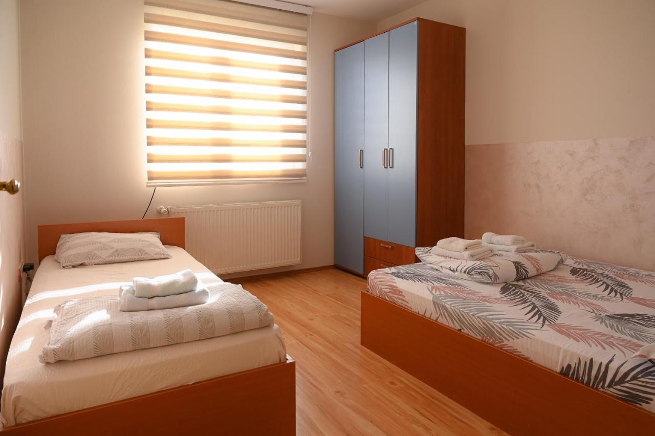 Mb Apartments Ягодина Екстериор снимка