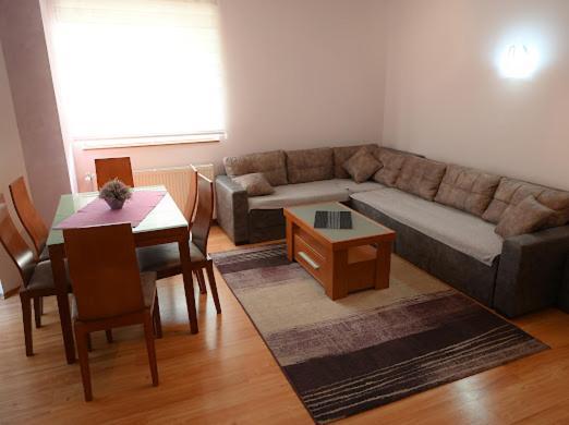 Mb Apartments Ягодина Екстериор снимка
