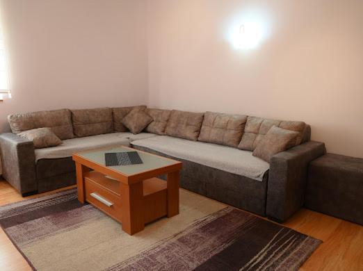 Mb Apartments Ягодина Екстериор снимка