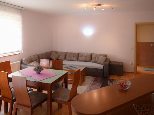 Mb Apartments Ягодина Екстериор снимка